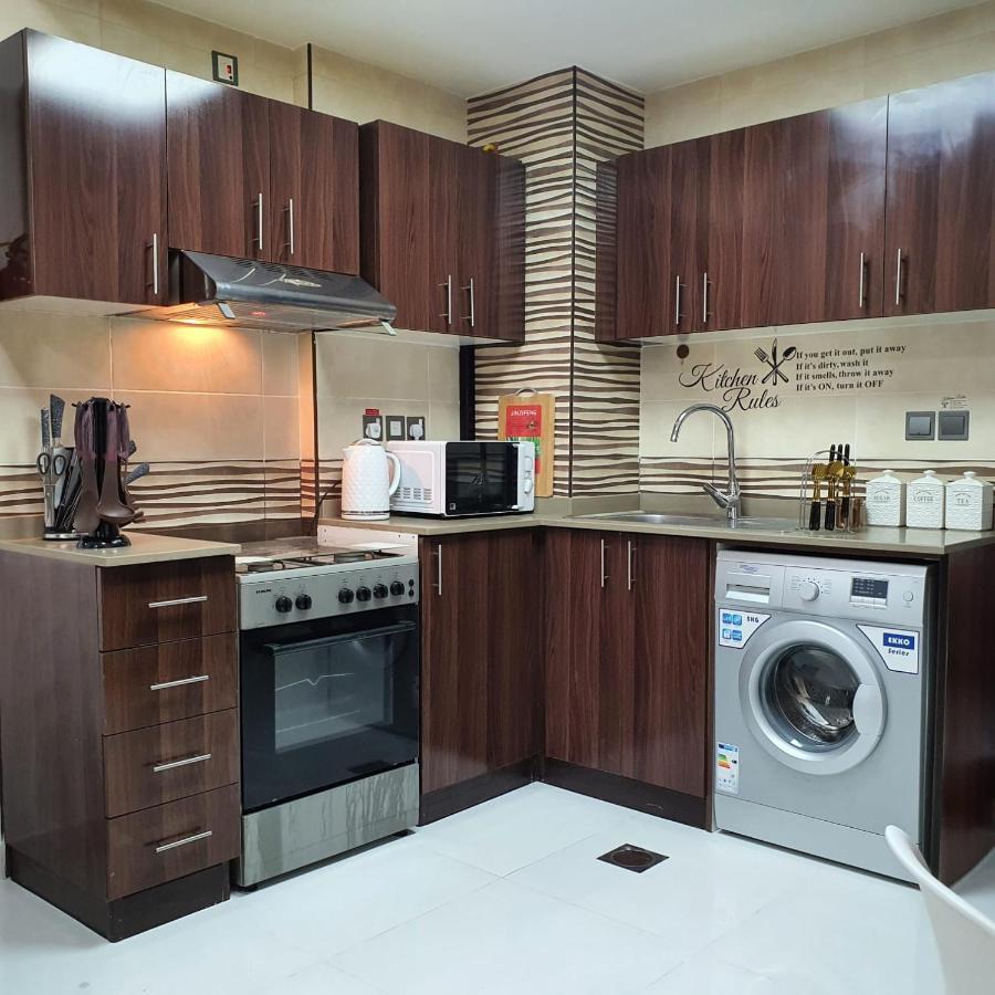 Beautiful Studio Appartment Near Dubai Global Village Luaran gambar